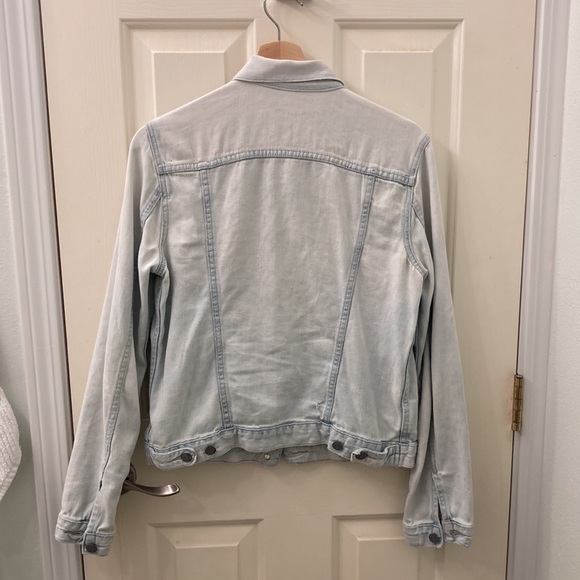 White washed denim jacket, size M. Perfect for fall layers - great condition - Picture 2 of 2